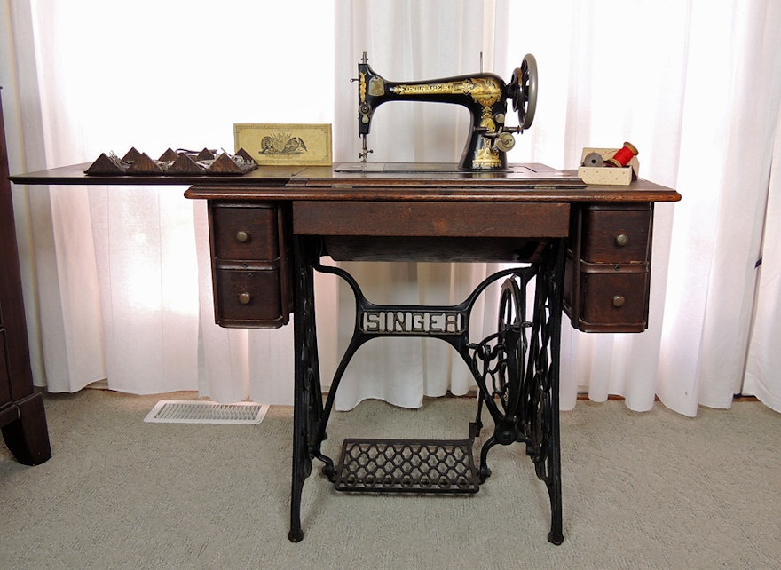 Antique Sphinx Model 27 Singer Treadle Sewing Machine And Cabinet