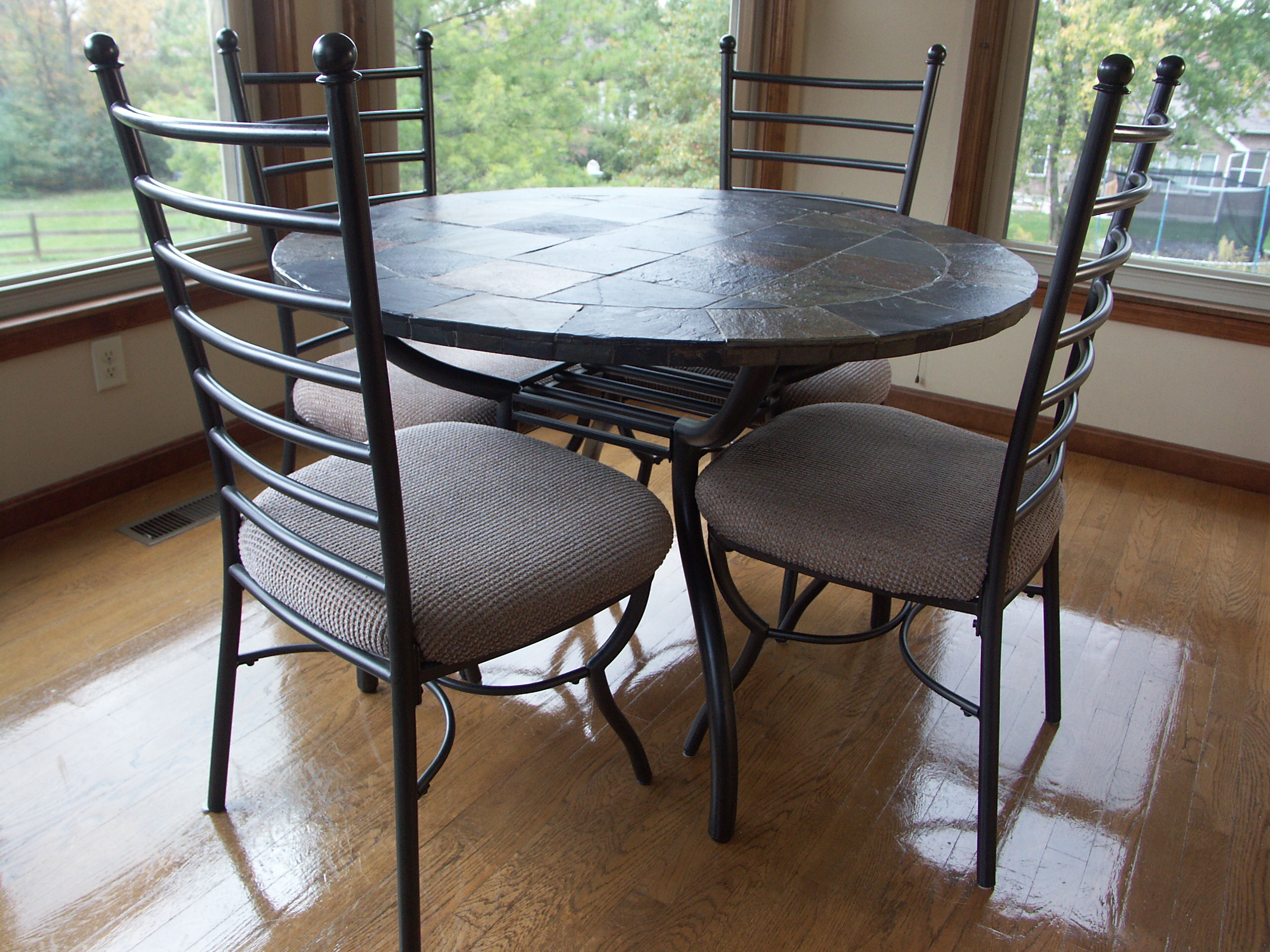 Contemporary Slate Top Round Table and Chairs EBTH