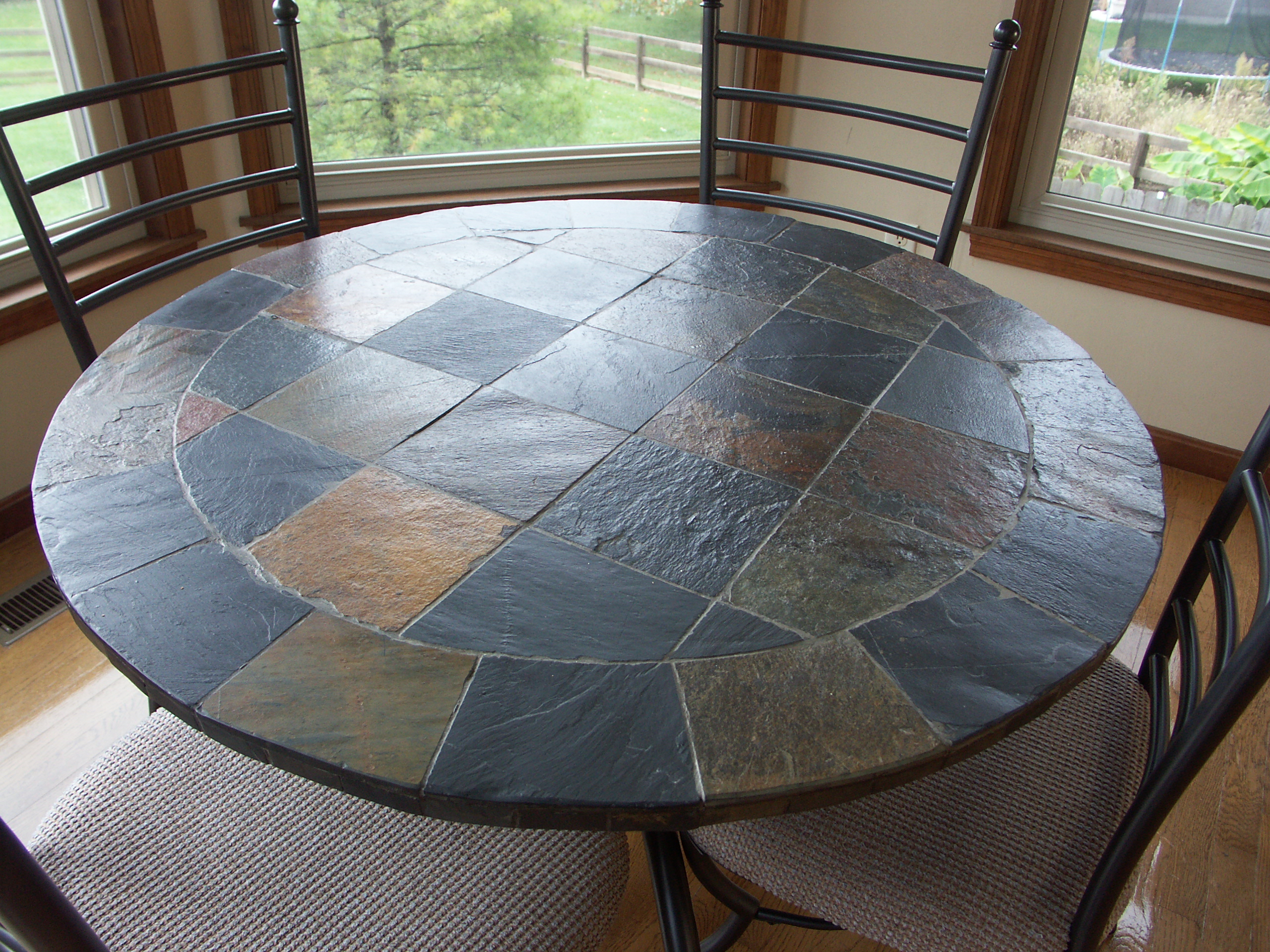 Contemporary Slate Top Round Table and Chairs EBTH