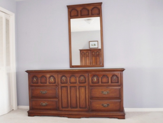 Drexel "American Review Salem Antique" 9 Drawer Dresser & Mirror EBTH