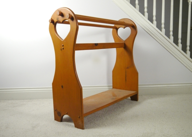 Wooden Quilt Rack with Heart Cut Out EBTH