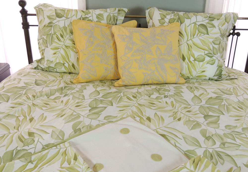 Pottery Barn King Bed Green Linens Set Ebth