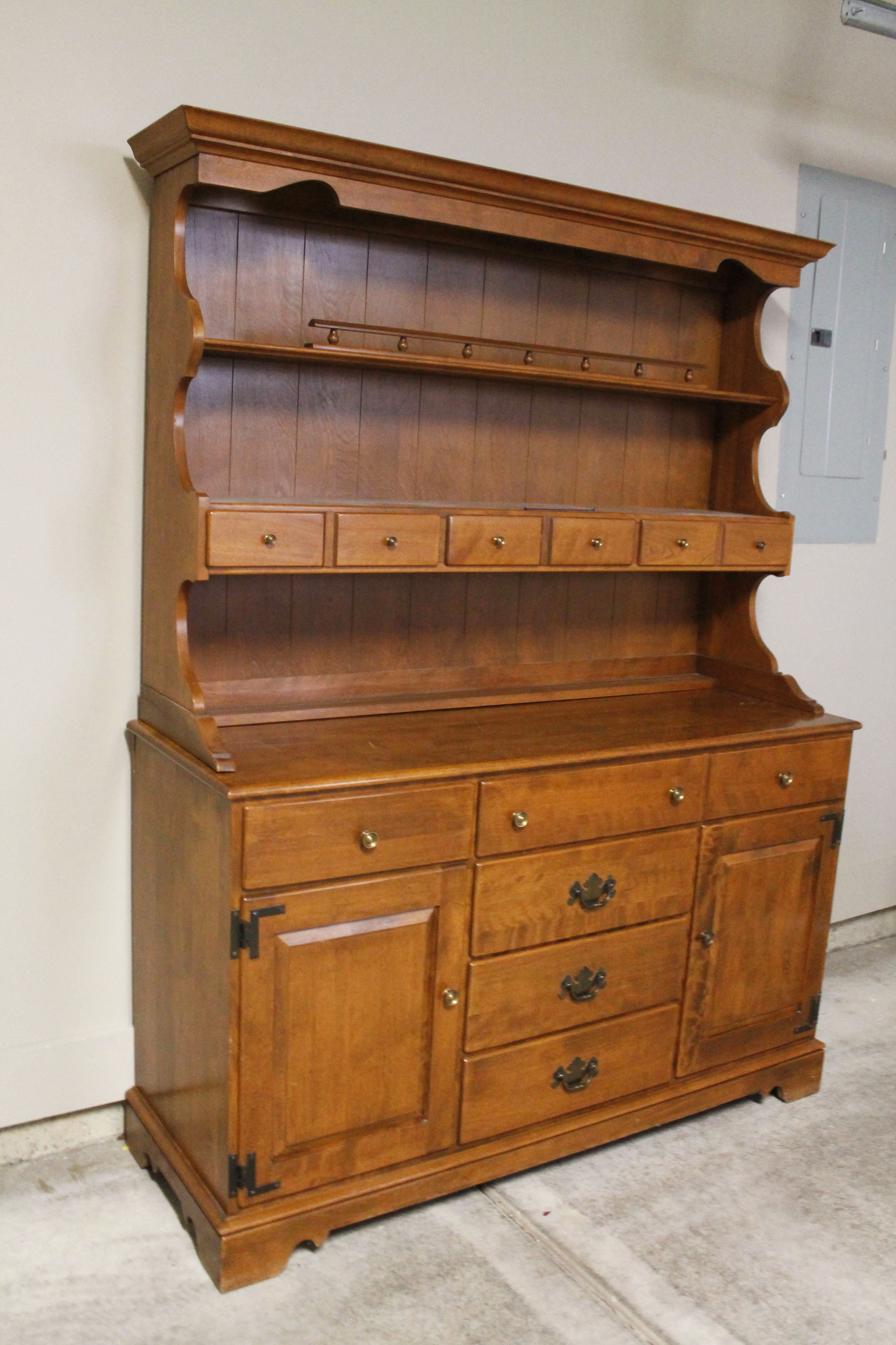 Ethan Allen Maple Hutch China EBTH