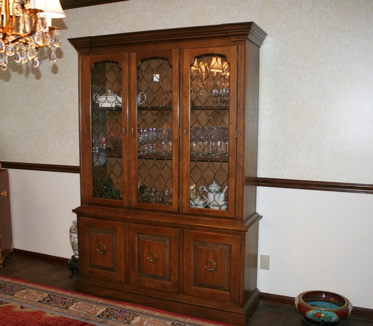 Vintage Drexel China Cabinet Ebth
