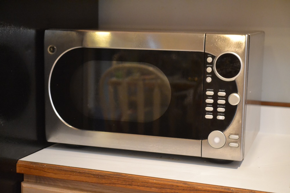 GE Microwave With Dual Element Browner EBTH