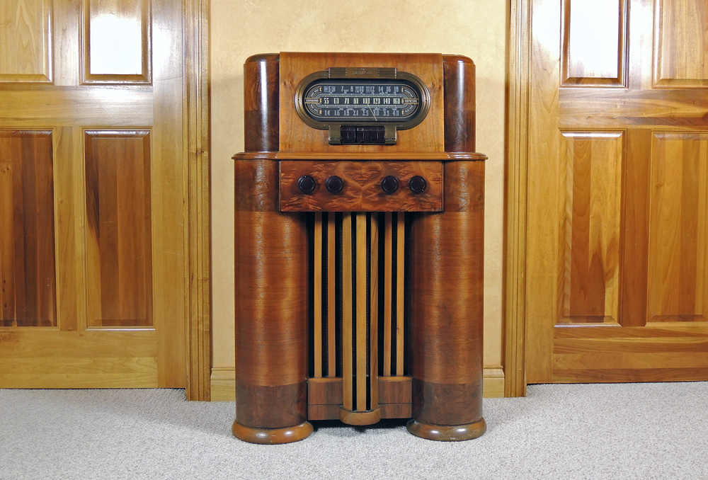 Vintage RCA Victor Art Deco Console Radio EBTH
