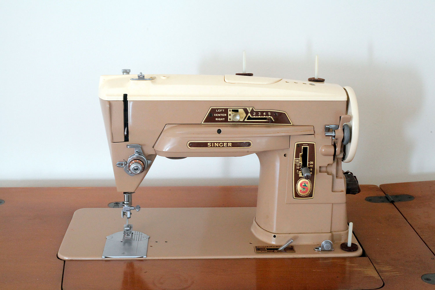 1951 Singer Sewing Machine and Desk EBTH