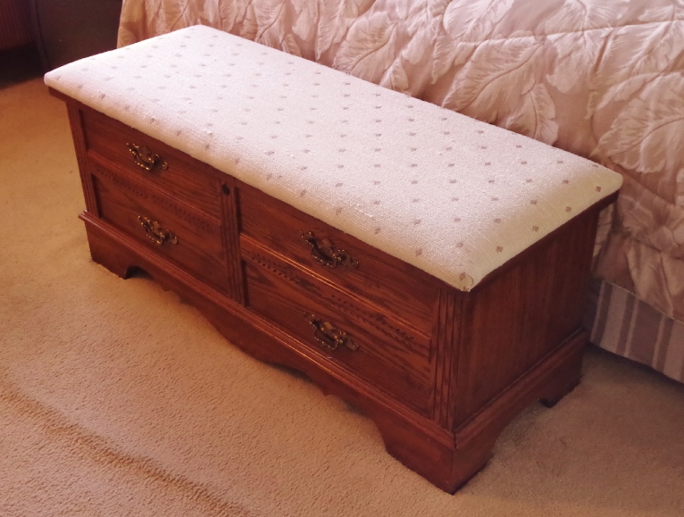Lane Cedar Chest with Upholstered Bench Top EBTH