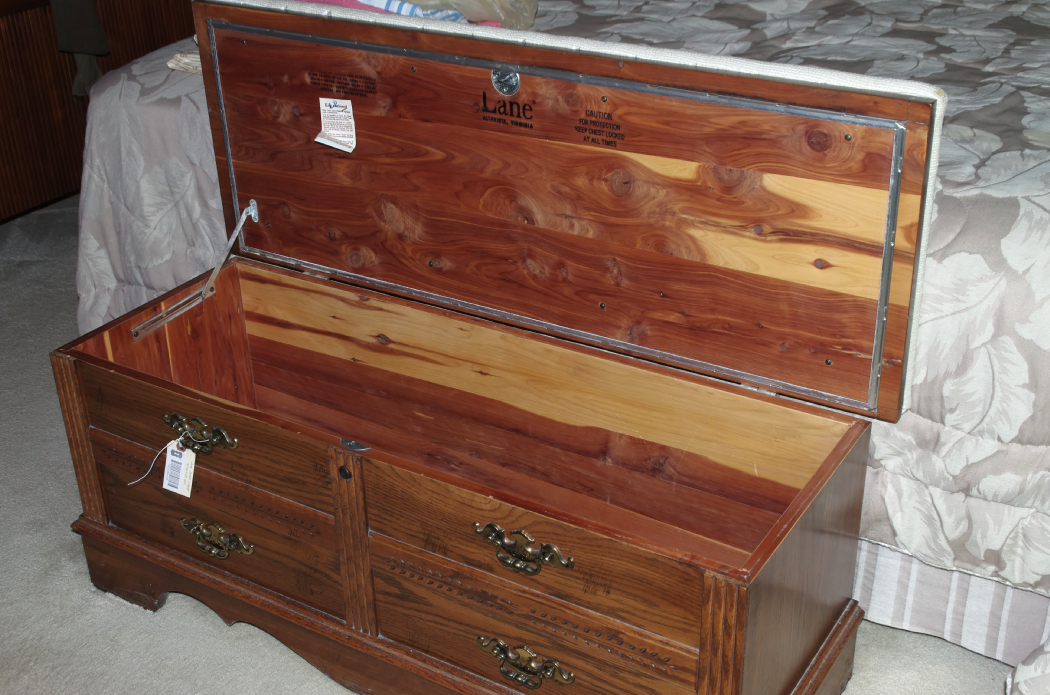 Lane Cedar Chest with Upholstered Bench Top EBTH