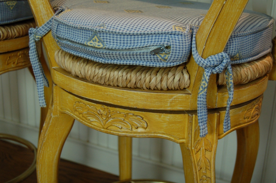 Four Swivel Bar Stools in French Country Style EBTH