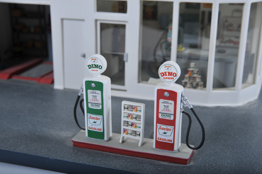 Sinclair Gas Station by Danbury Mint EBTH