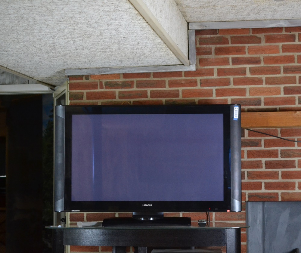 Hitachi 42 Inch Flat Screen Plasma TV EBTH