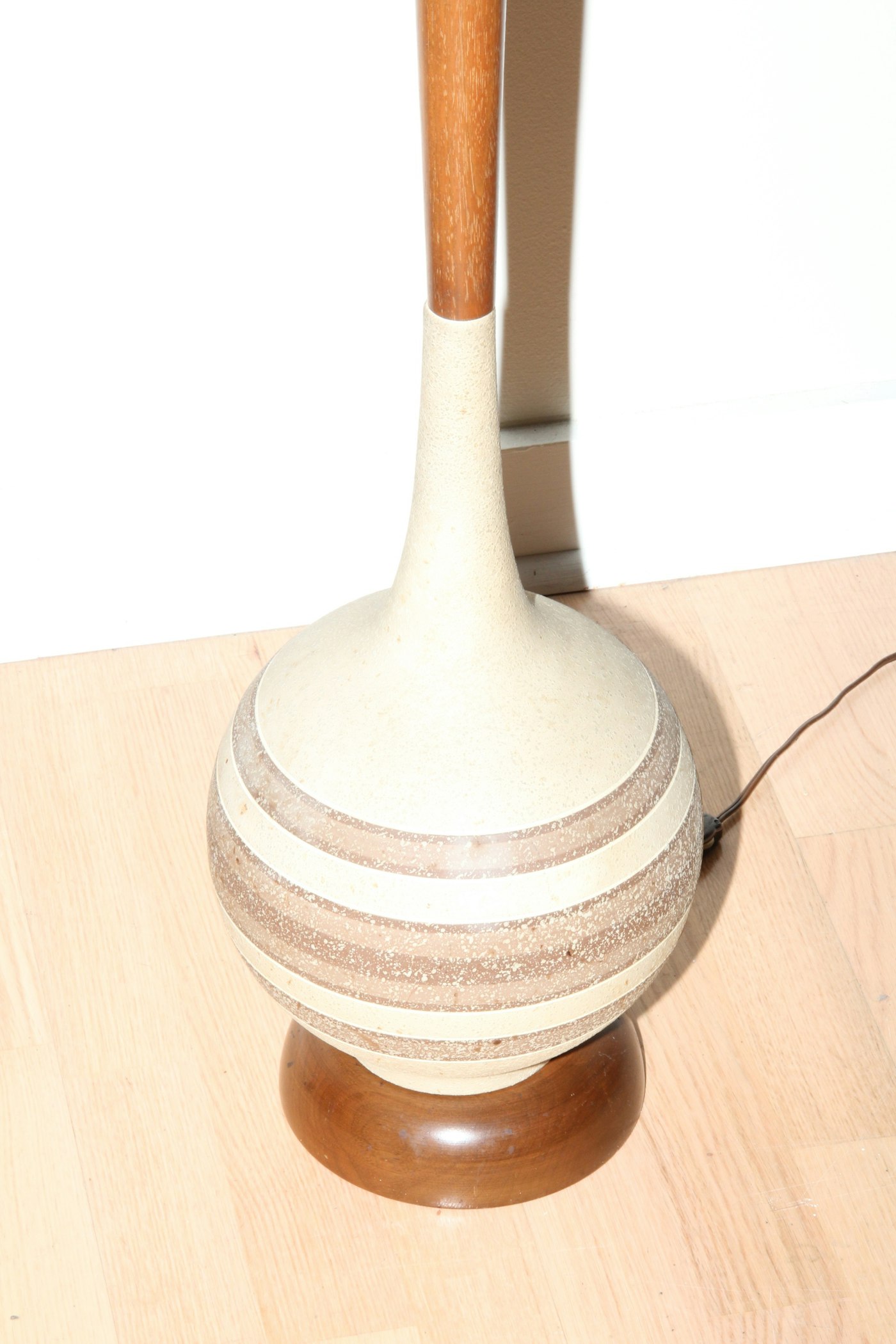 Mid-Century Table Lamp | EBTH