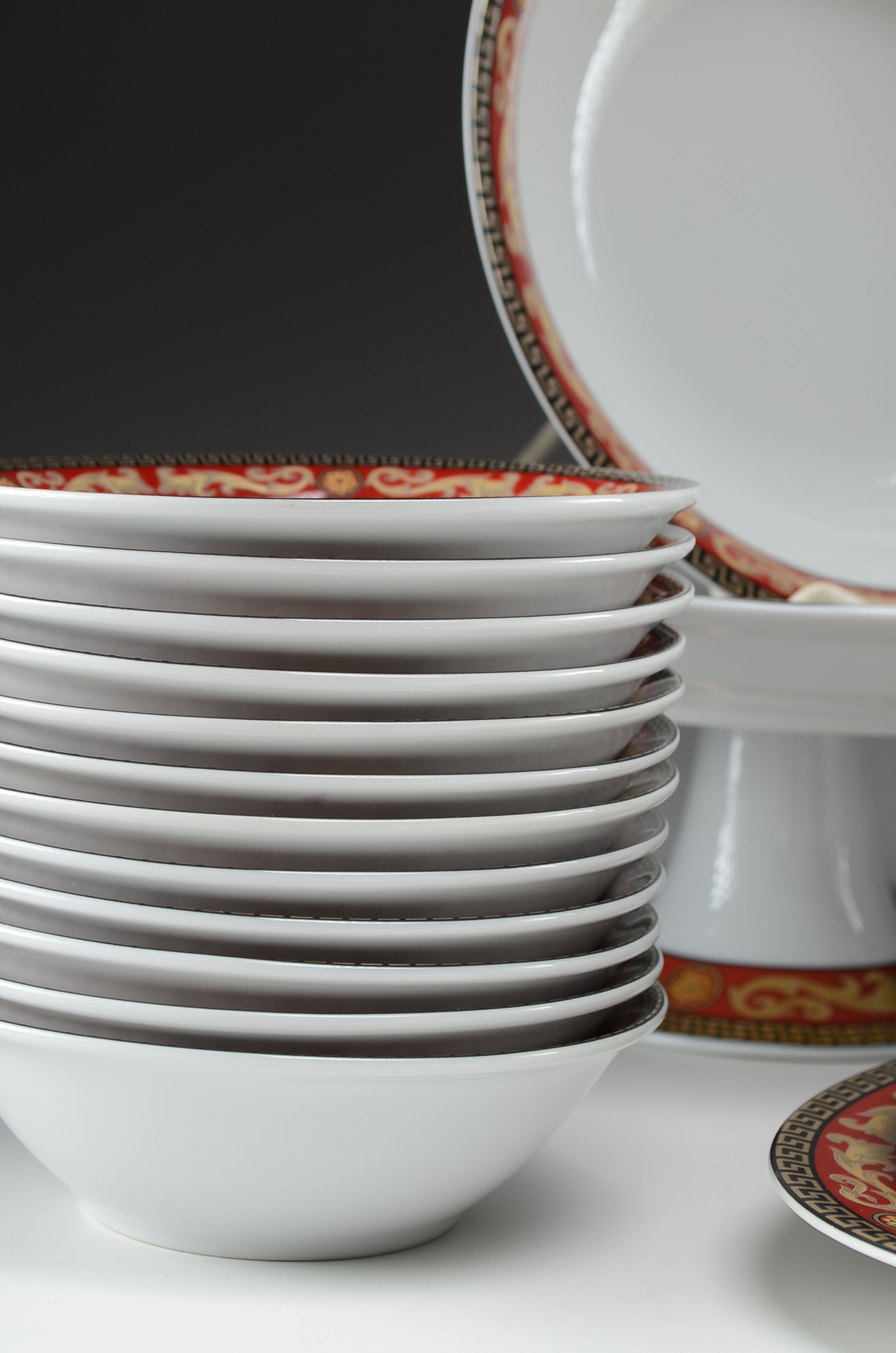 China Dinnerware Set by Casa Elite EBTH