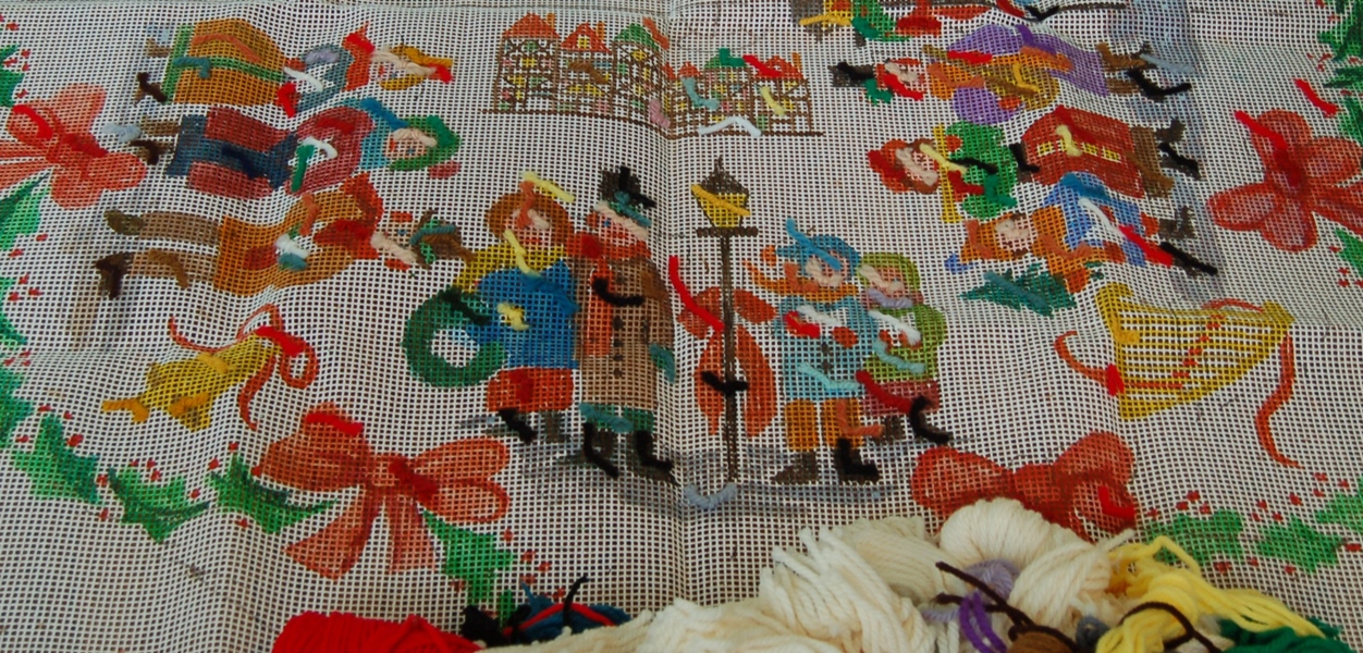Needlepoint Christmas Tree Skirt Project with Yarn EBTH