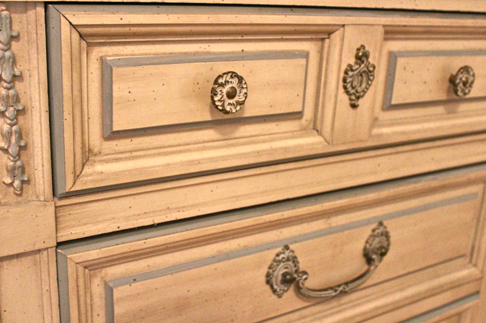 Vintage French Provincial Dixie Furniture Desk and Hutch EBTH