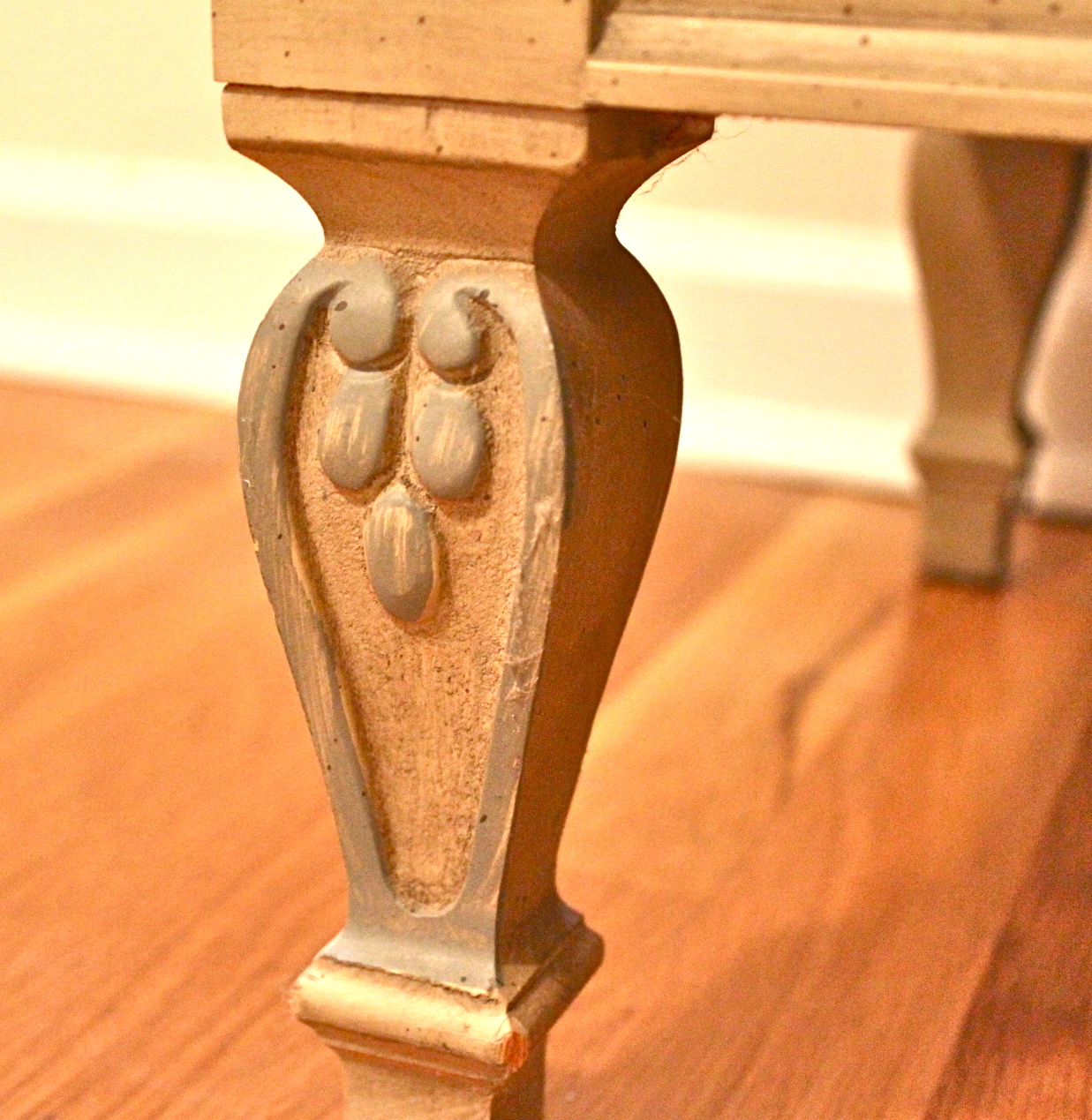 Vintage French Provincial Dixie Furniture Desk and Hutch EBTH