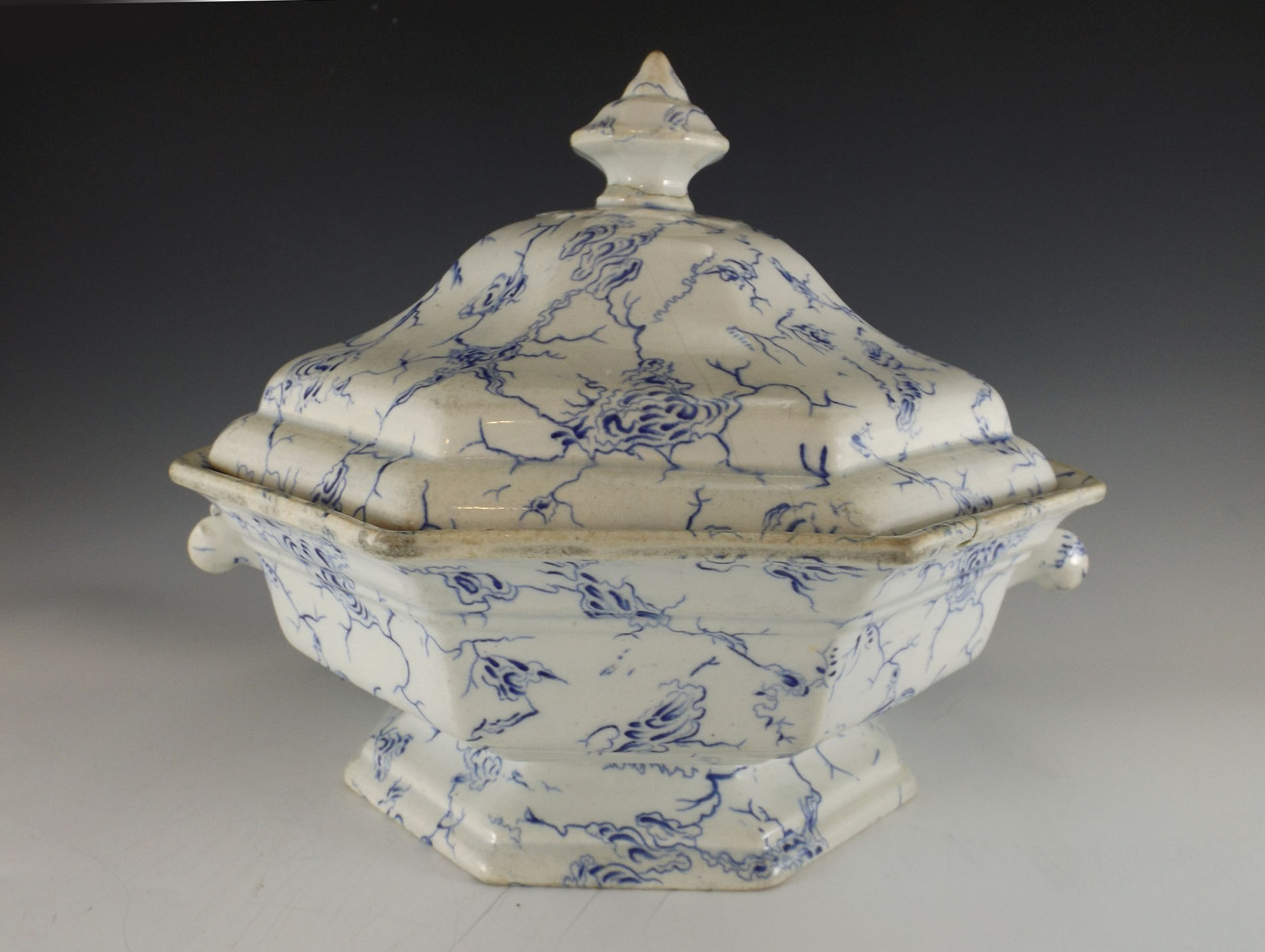 Antique 'Marble' Wedgwood Soup Tureen EBTH