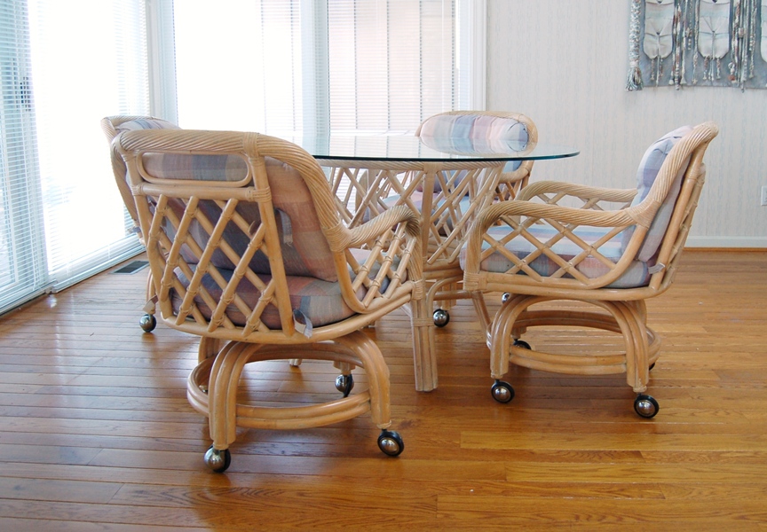 Lane Venture Round Glass Rattan Dining Table and Armchairs EBTH