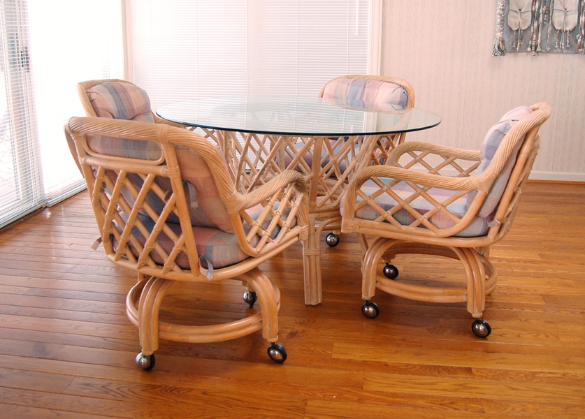 Lane Venture Round Glass Rattan Dining Table and Armchairs EBTH