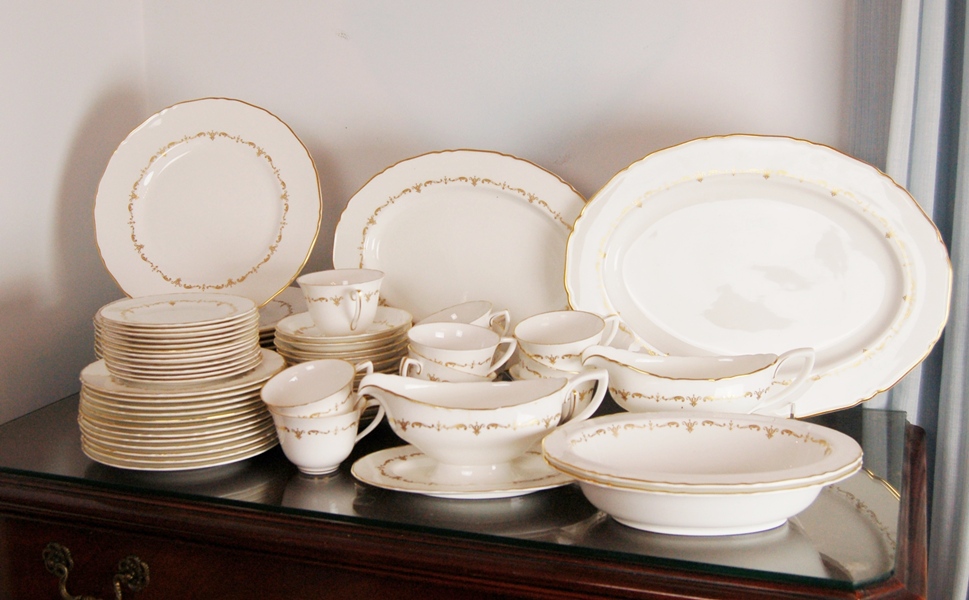 Royal Worcester Fine China "Gold Chantilly" Set of Twelve EBTH