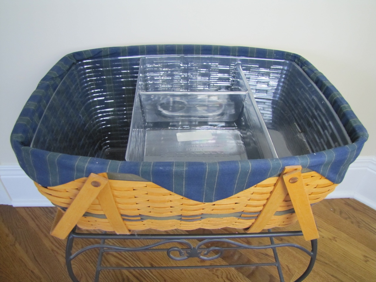 Longaberger Picnic Basket Set with Wrought Iron Stand and Inserts EBTH