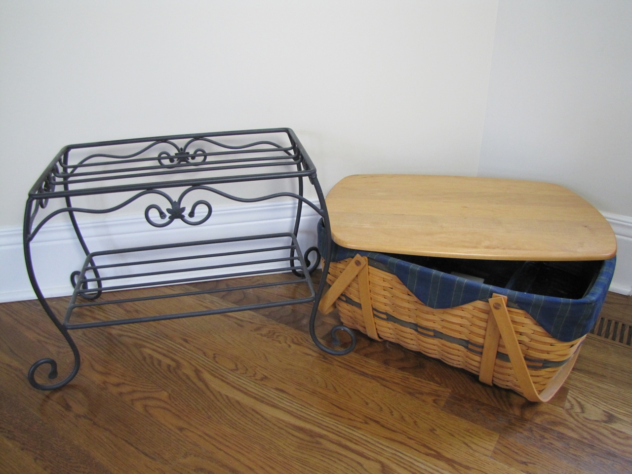 Longaberger Picnic Basket Set with Wrought Iron Stand and Inserts EBTH