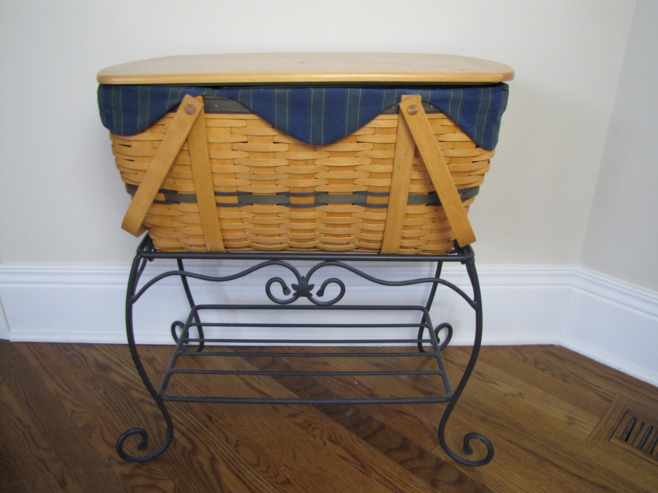 Longaberger Picnic Basket Set with Wrought Iron Stand and Inserts EBTH