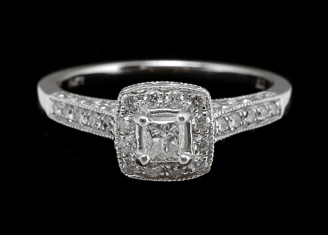 14K White Gold and Diamond Ring | EBTH