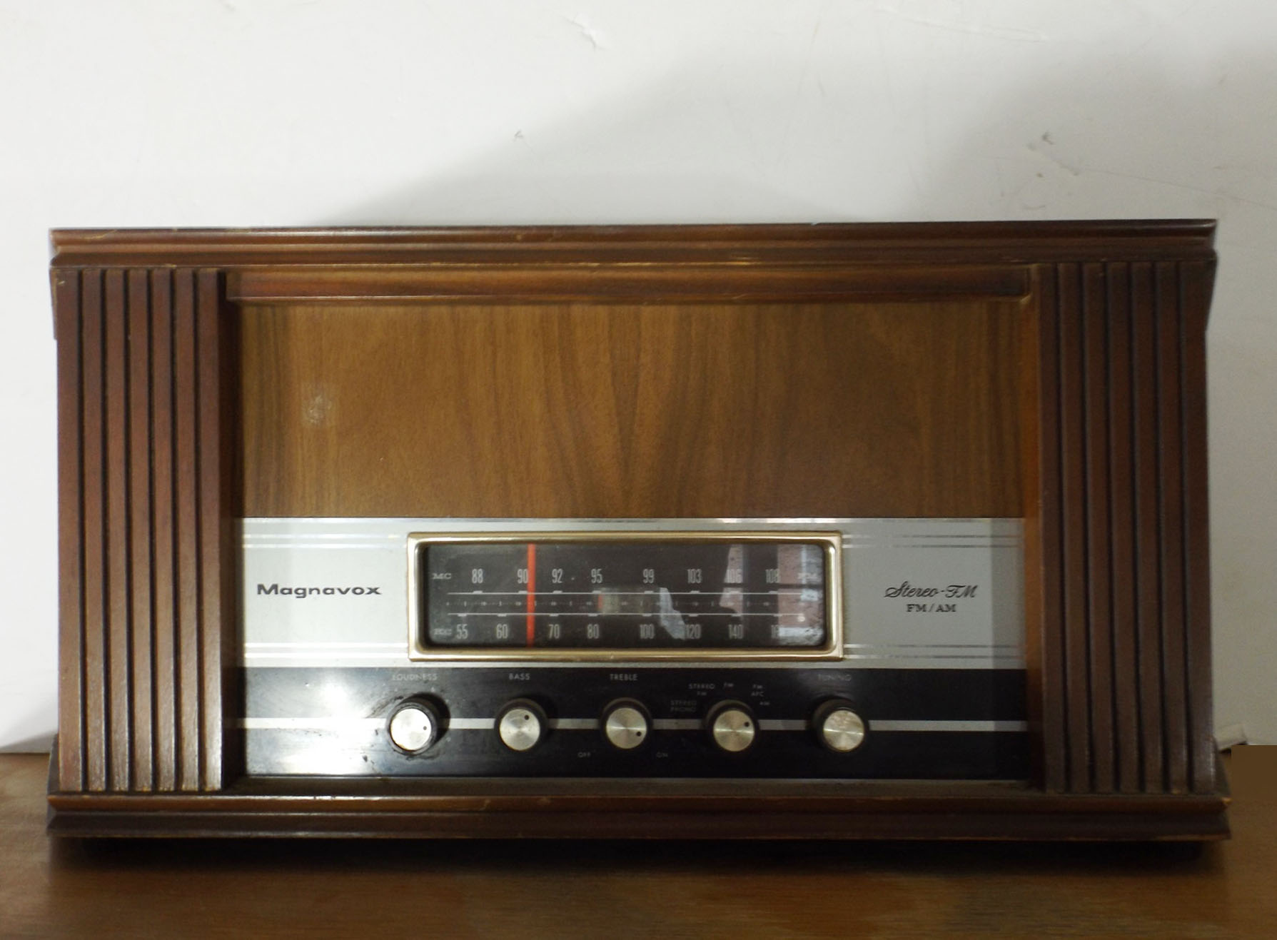 vintage magnavox stereo