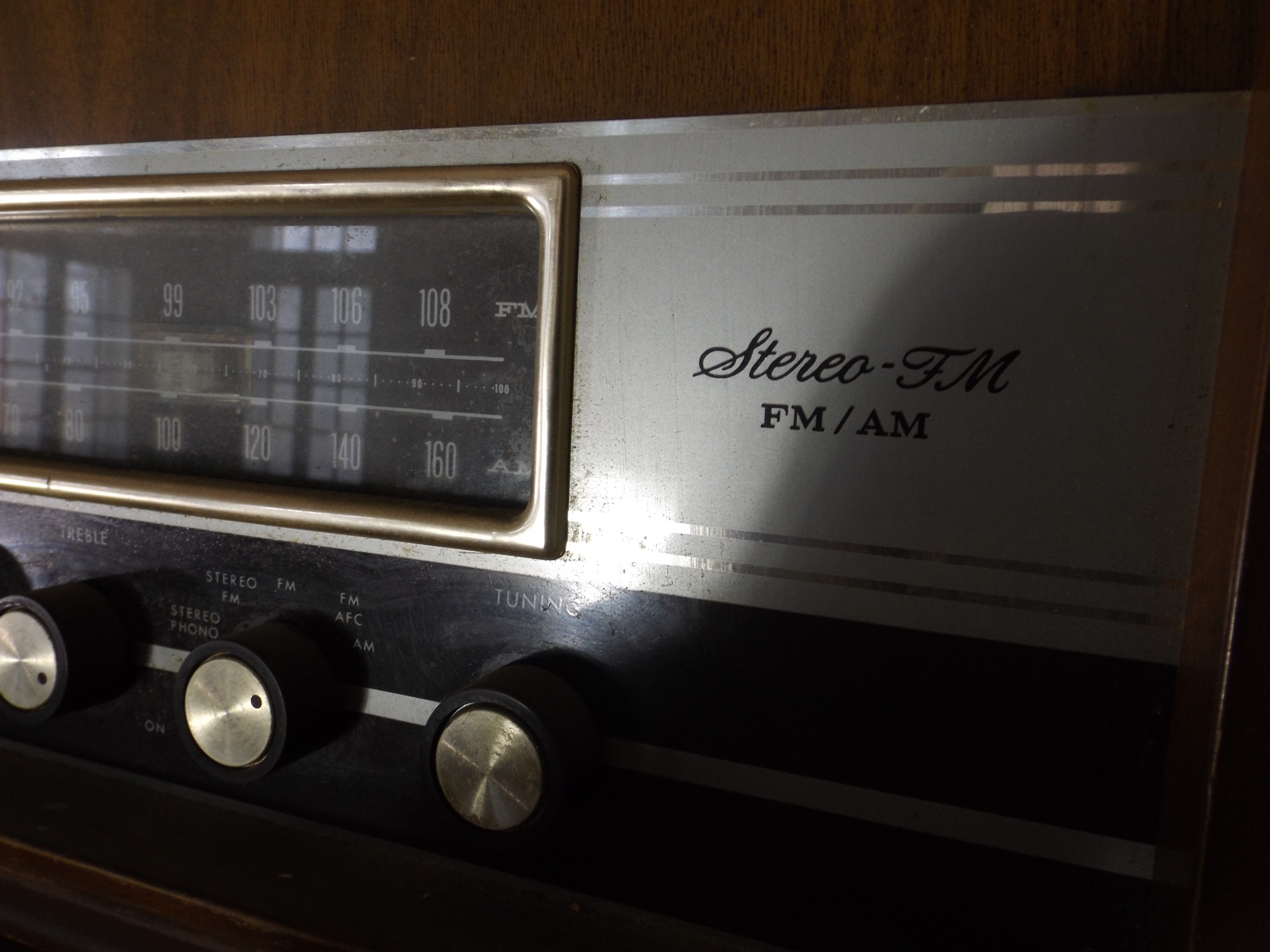 Vintage Magnavox AM/FM Tube Radio EBTH