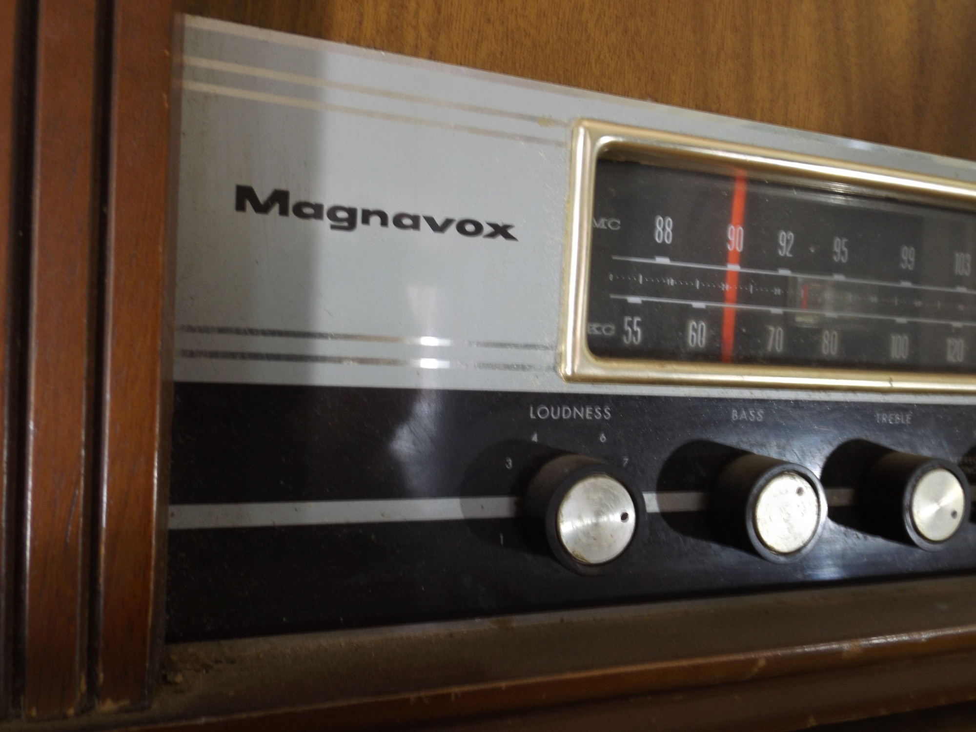 Vintage Magnavox AM/FM Tube Radio EBTH