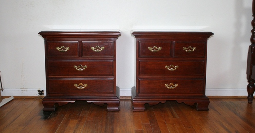 Pair of Thomasville Traditional Style Cherry Nightstands : EBTH