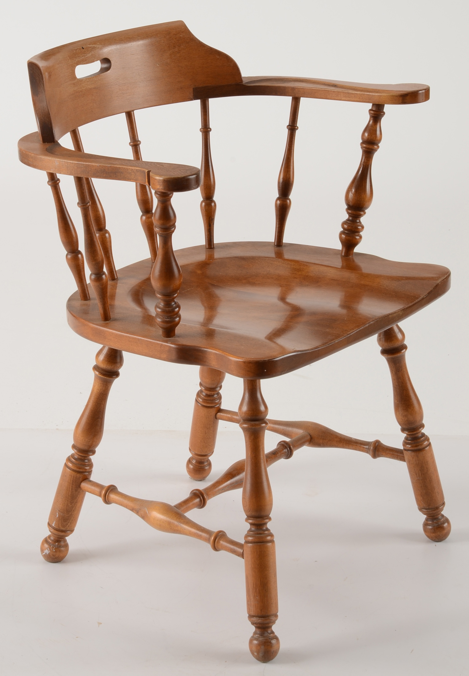 LowBack Windsor Style Captain's Chair EBTH