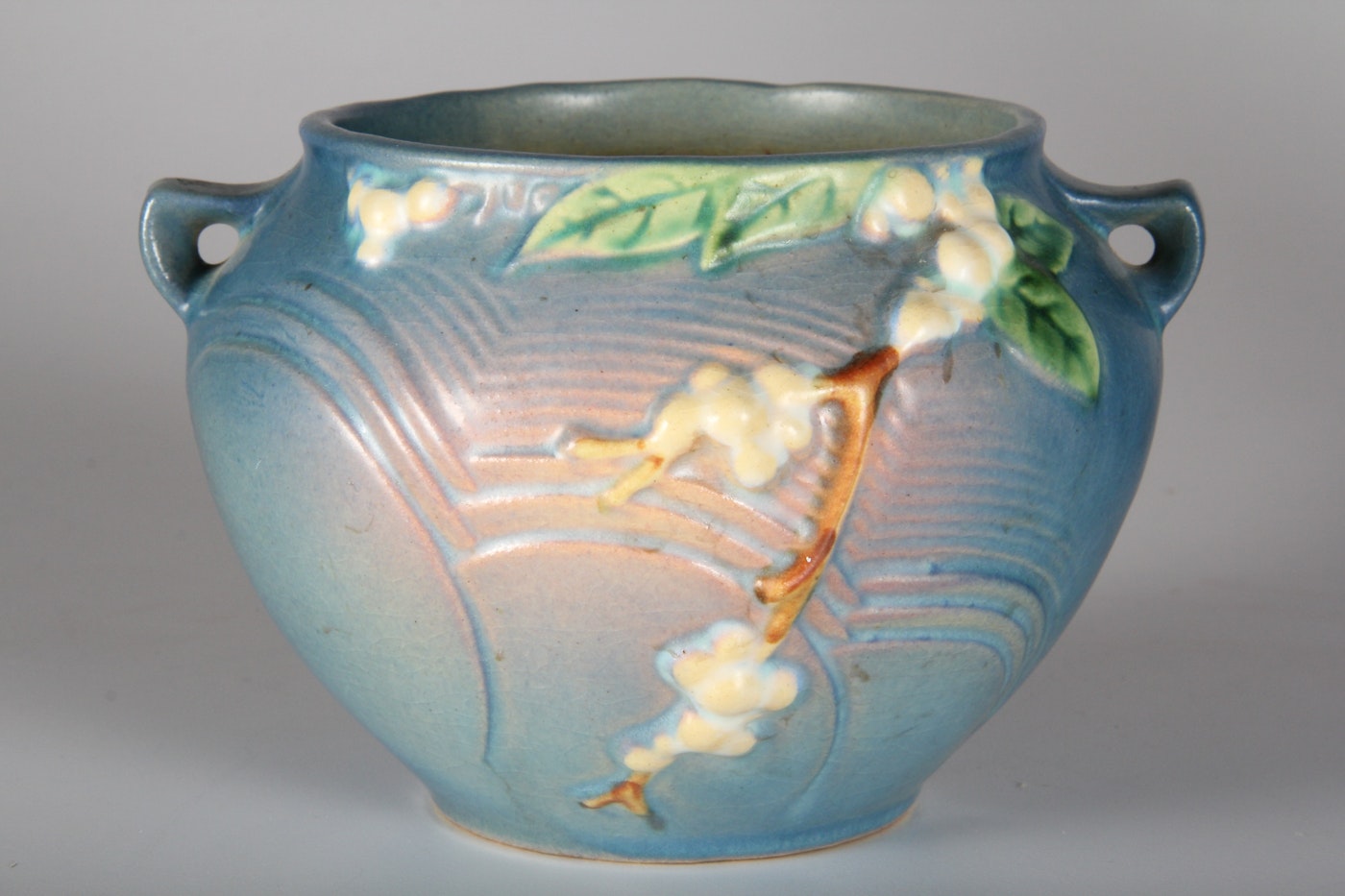 Roseville Pottery Snowberry Blue Two Handle Bowl and Vase | EBTH