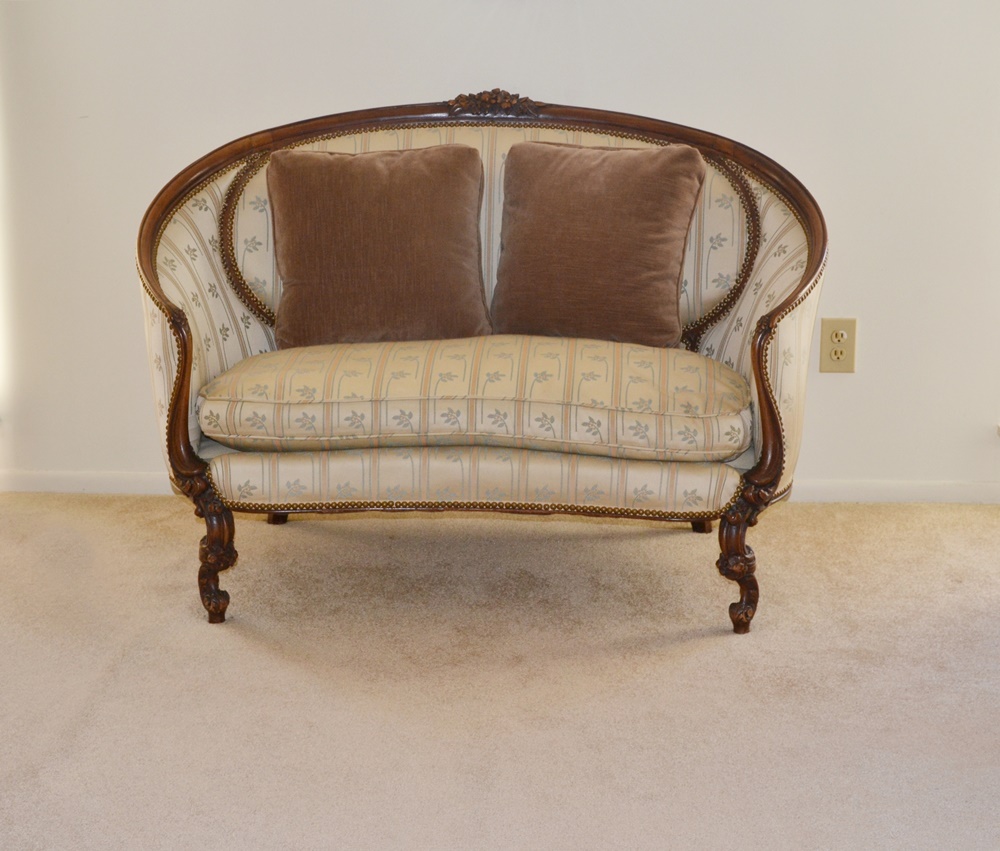 Victorian Era Love Seat EBTH