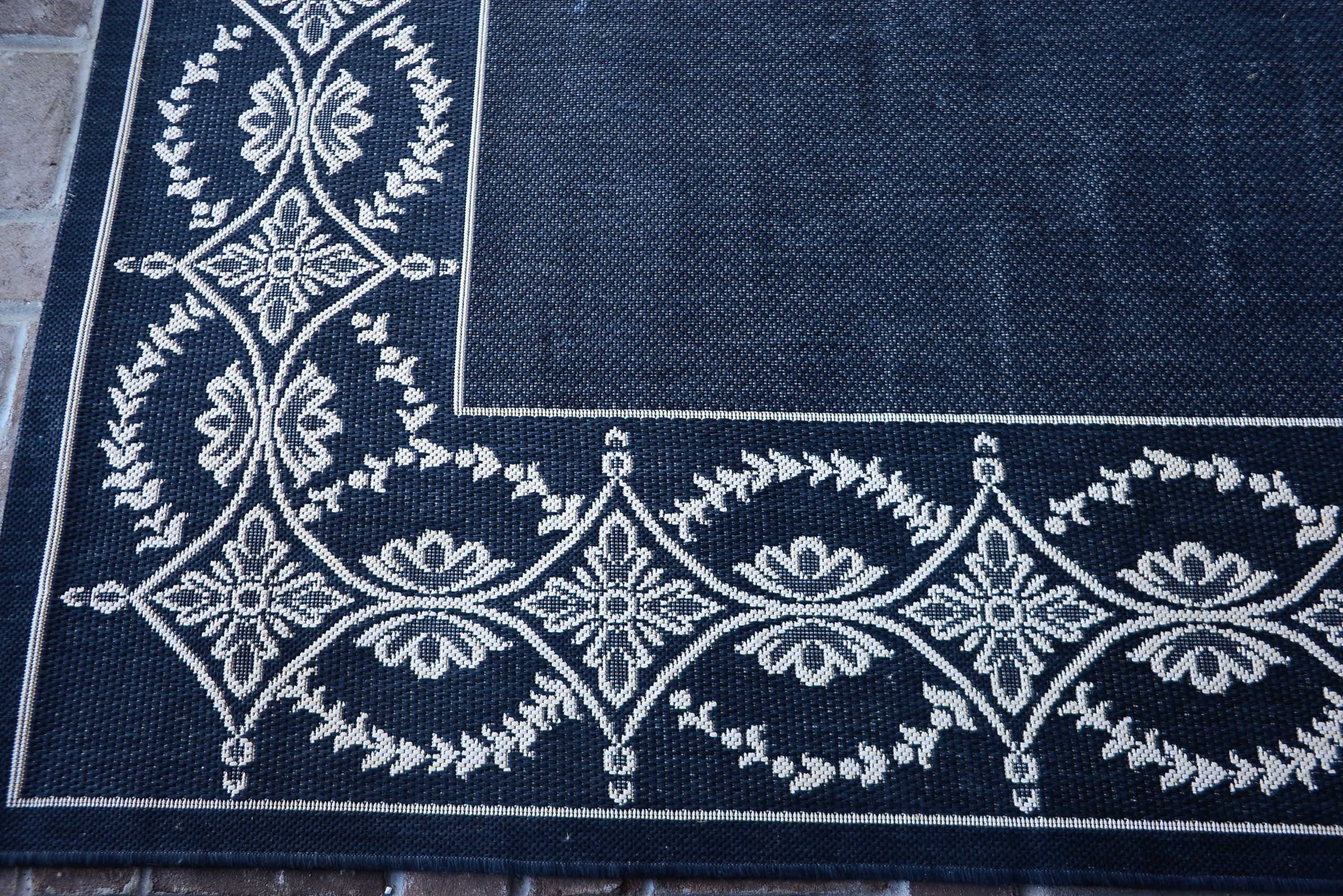 Frontgate Out Door Rug EBTH