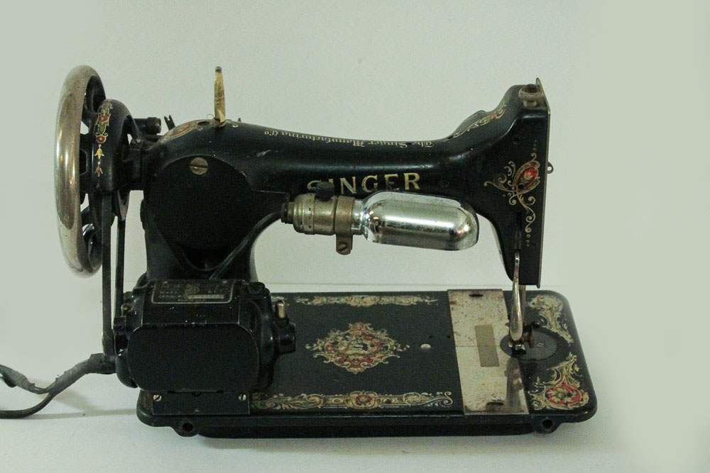 Singer Model 128 Sewing Machine EBTH