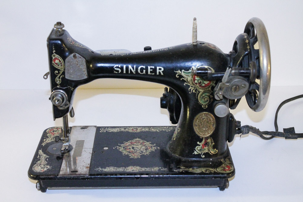 Singer Model 128 Sewing Machine EBTH