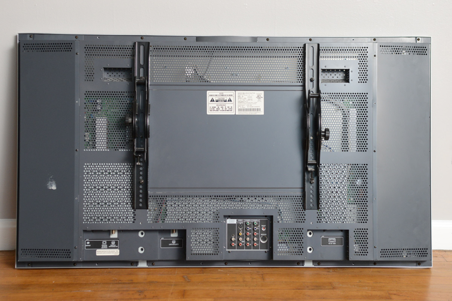 42-sanyo-vizon-flat-panel-television-with-wall-mount-ebth