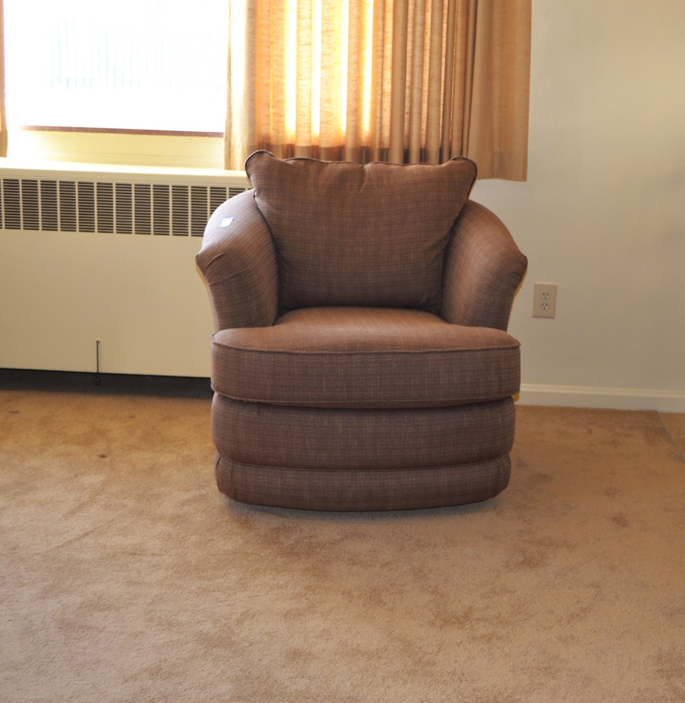 "Fresco" Swivel Chair By Lazy Boy #1 | EBTH