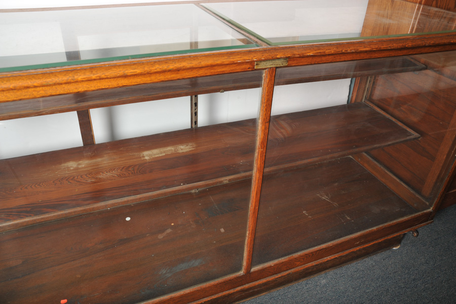 Columbus Showcase Company Antique Display Case EBTH