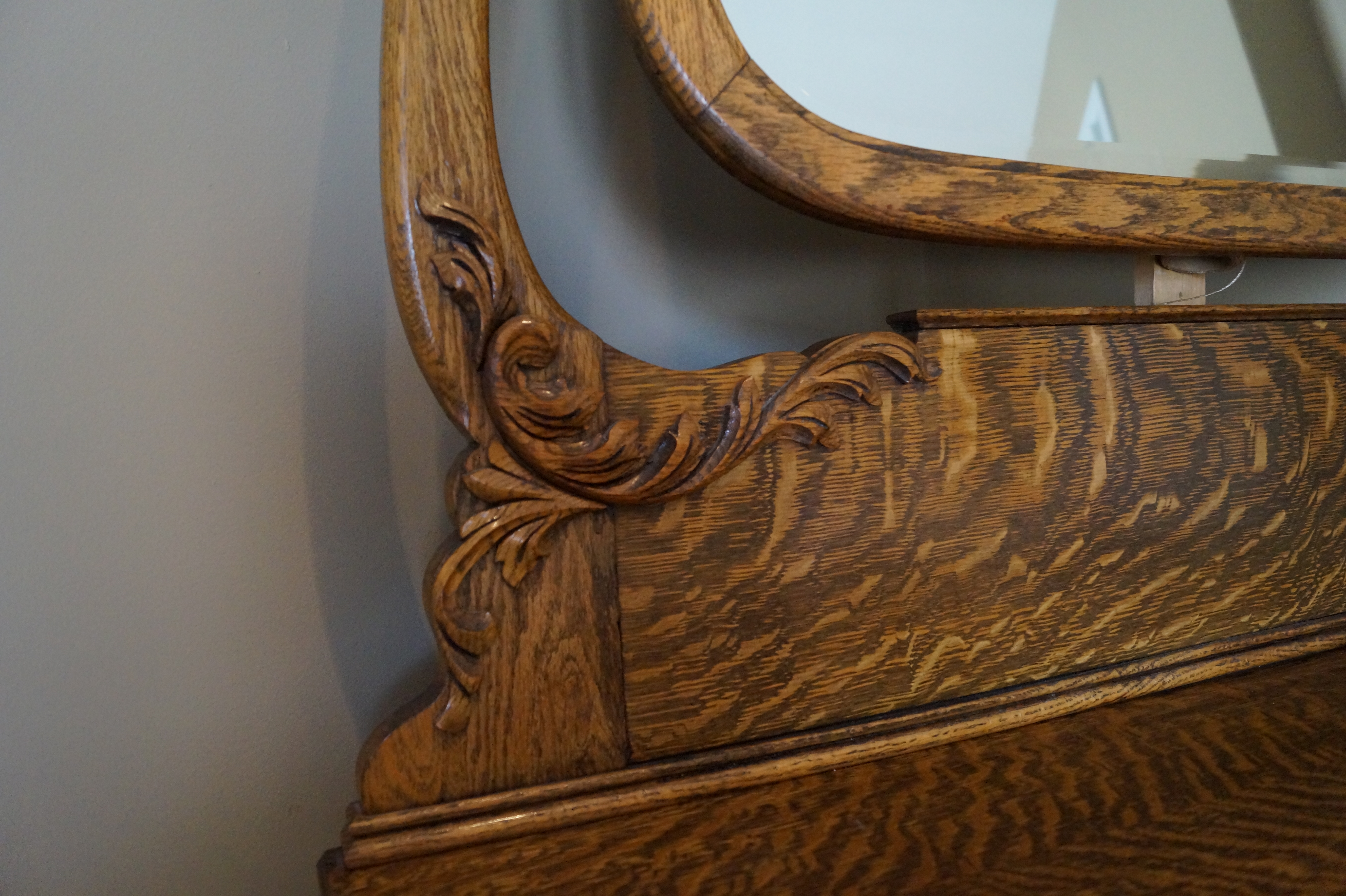 Vintage Statesville Furniture Company Serpentine Chest and Mirror EBTH