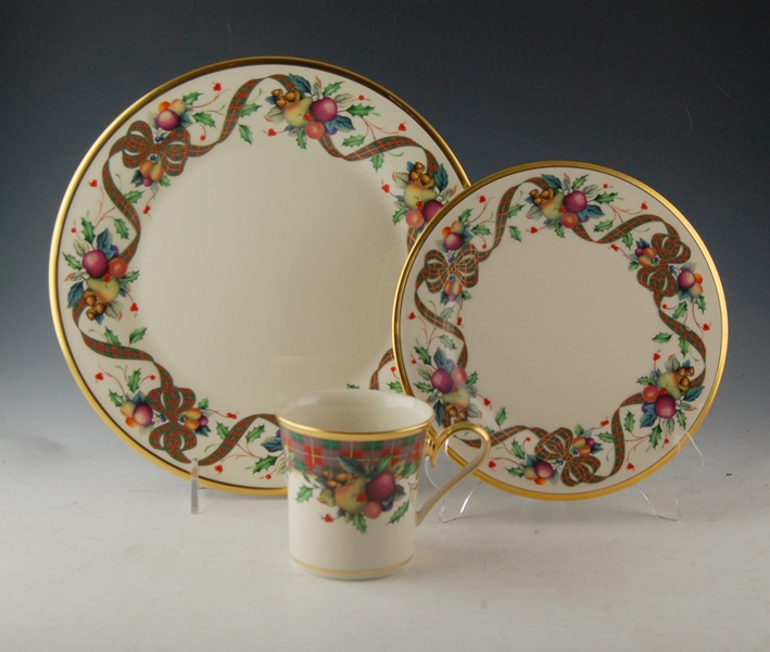Lenox "Holiday Tartan" Fine China Set of Eight EBTH