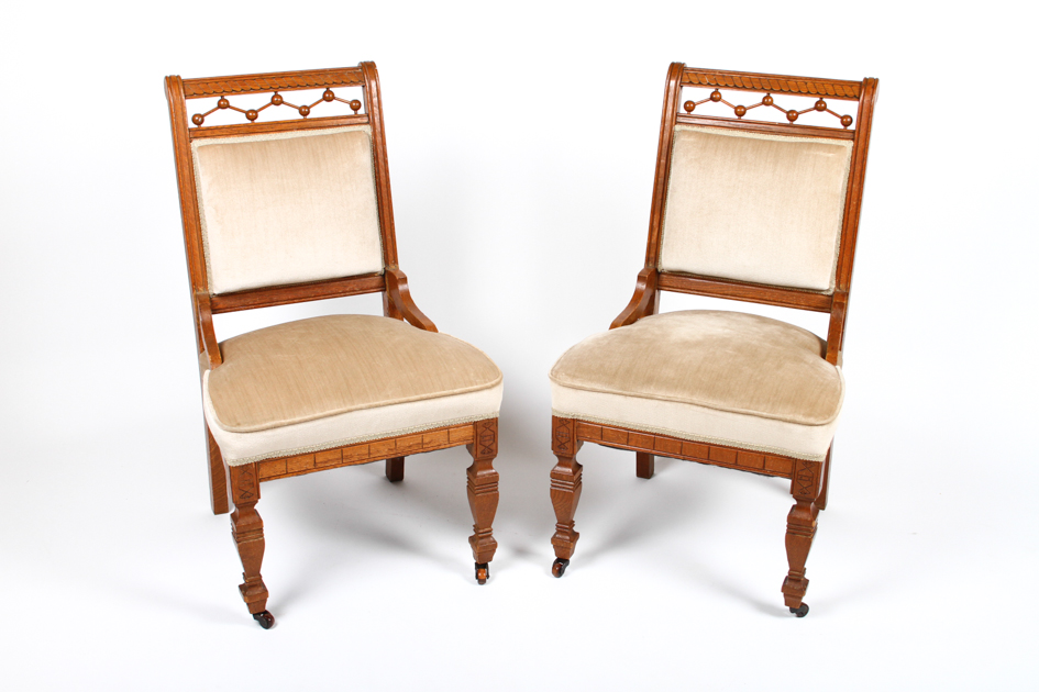 Pair of Antique Eastlake Victorian Oak Side Chairs EBTH
