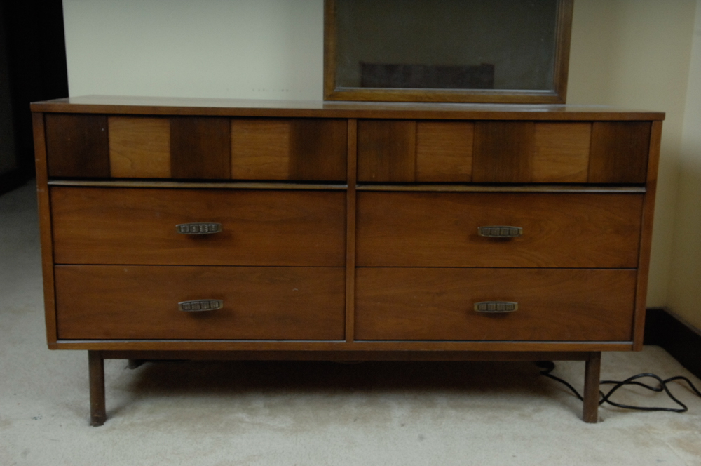MidCentury Modern Wood Veneer Dresser EBTH