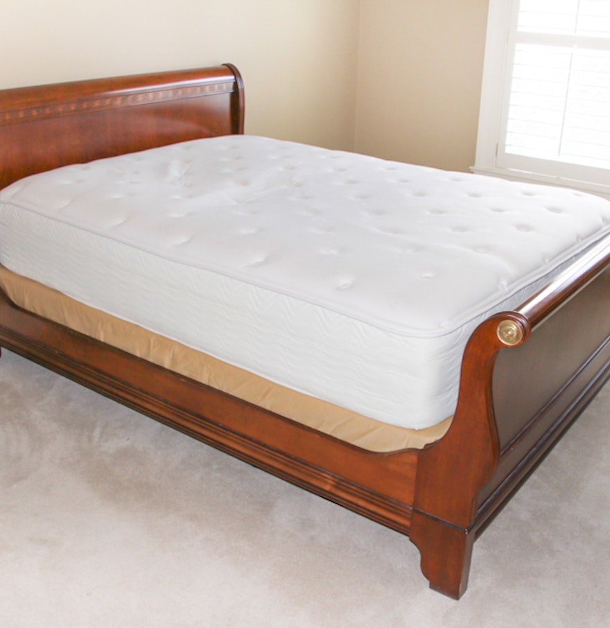 Solid Wood Queen Size Sleigh Bed Consignment Solid Wood Queen Size Sleigh Bed Consignment