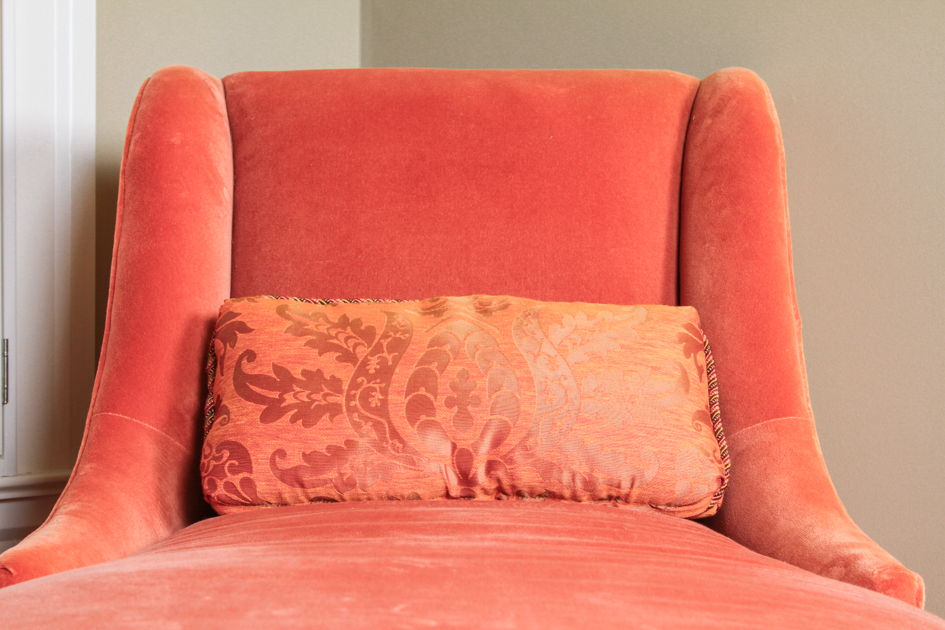 Hickory White Chaise Lounge EBTH