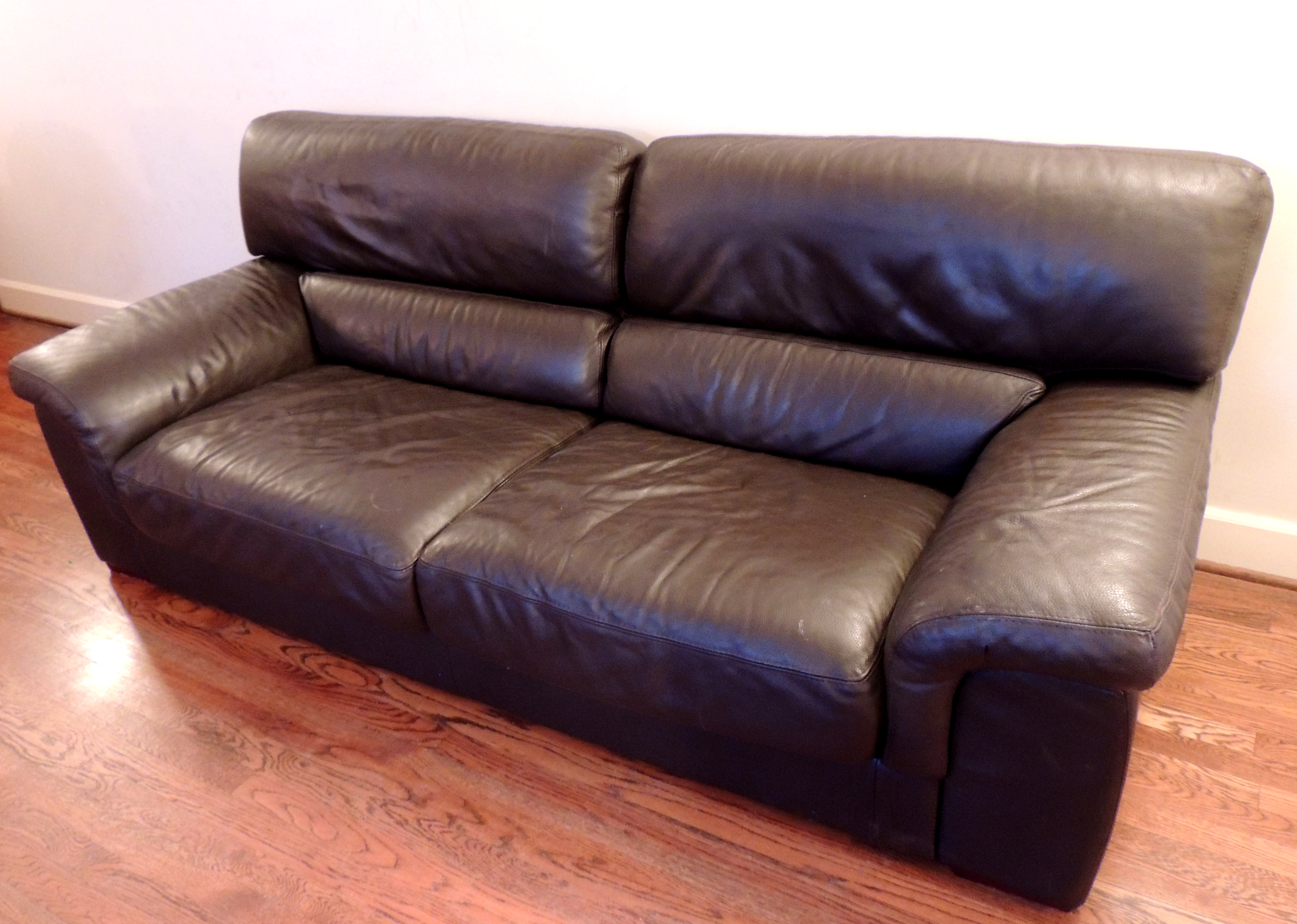 Decoro Ebony Leather Sofa EBTH