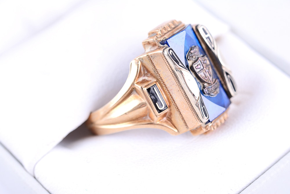 Balfour 10 Karat Gold Class Ring EBTH